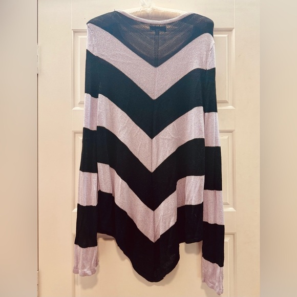 Jennifer Lopez Lavender and Black Sweater, sz 3x - Picture 4 of 4